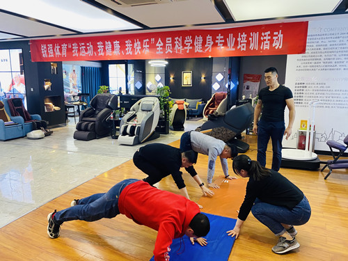指導(dǎo)員工與同事參與活動.jpg